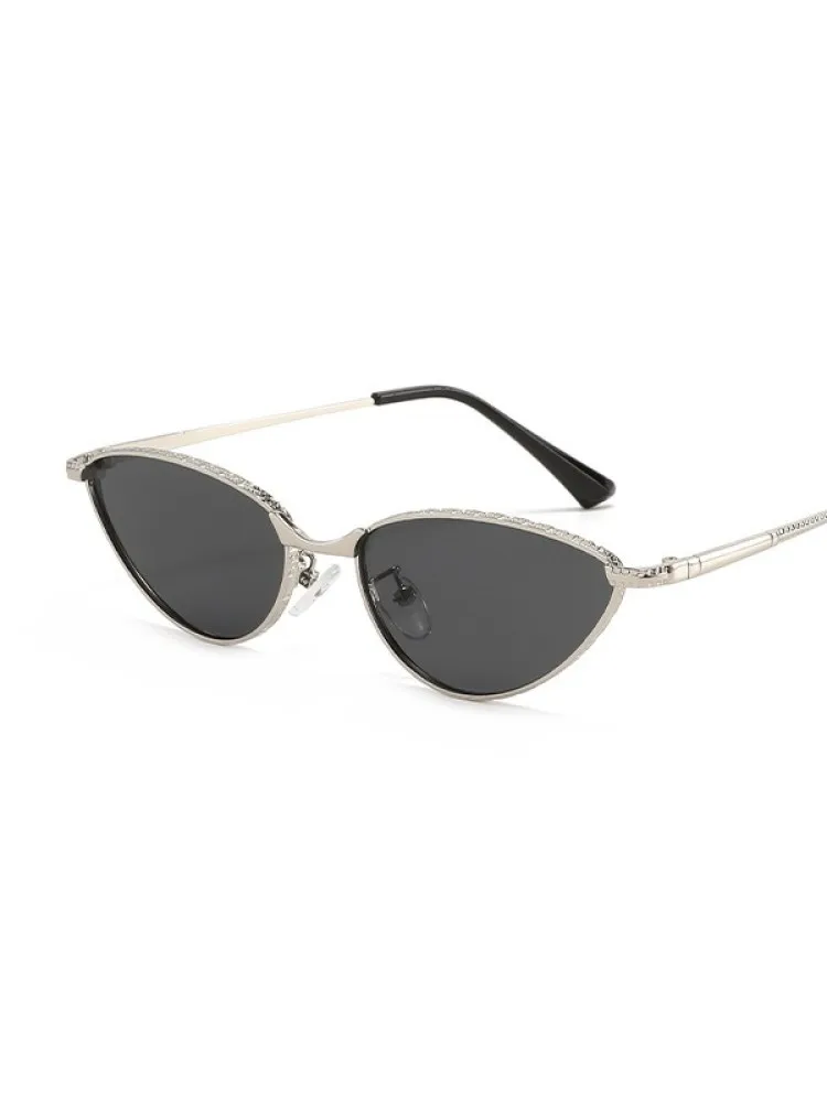 Nouvelles Lunettes de Soleil Tendance à Monture Triangulaire Fine – Image 4