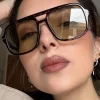 Lunettes de soleil carrées à double barre et rivets pour femme